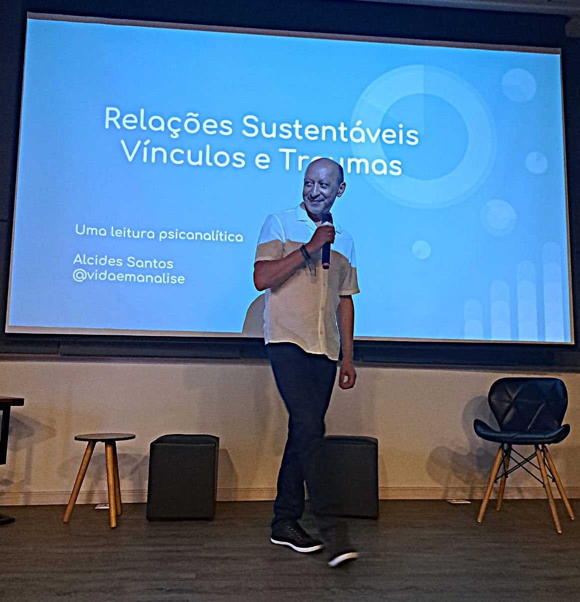 Foto do consultório de Alcides Santos