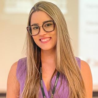 Foto de Dra. Andressa Estógio
